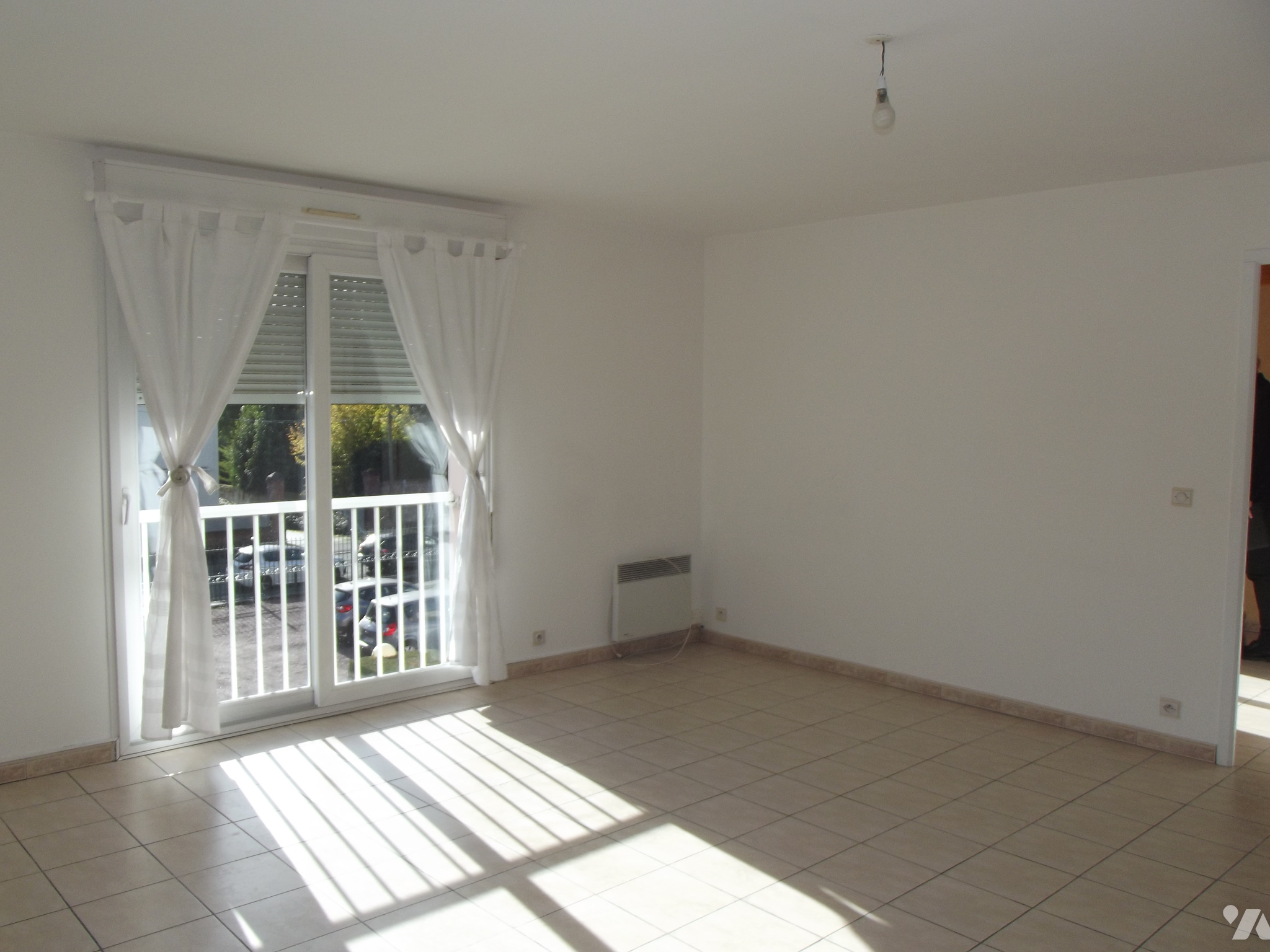 LOCATION appartement-ST JUST EN CHAUSSEE (60)