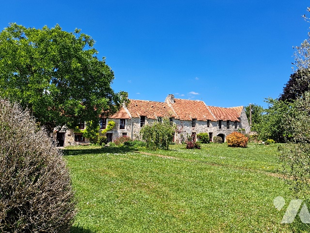 Vente - Maison / villa - TOURNAI SUR DIVE - 602 m² - 12 pièces - 3356