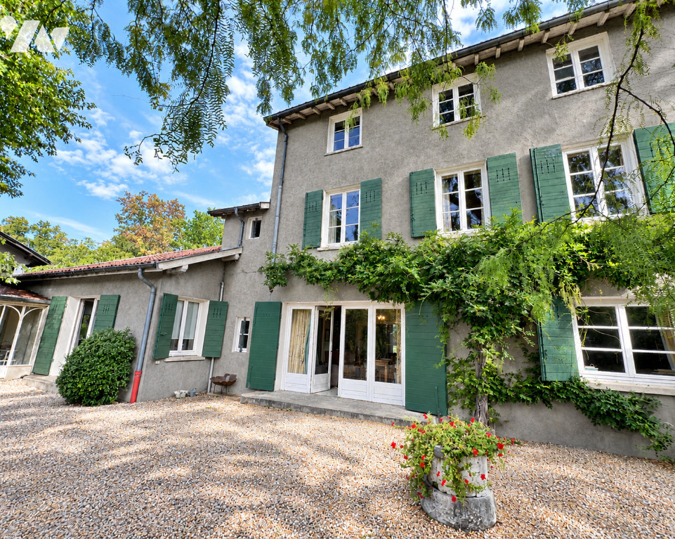 Maison 9 pièces 262 m² · à Champagne-au-Mont-d'Or · 262 m² · 1 300 000 €