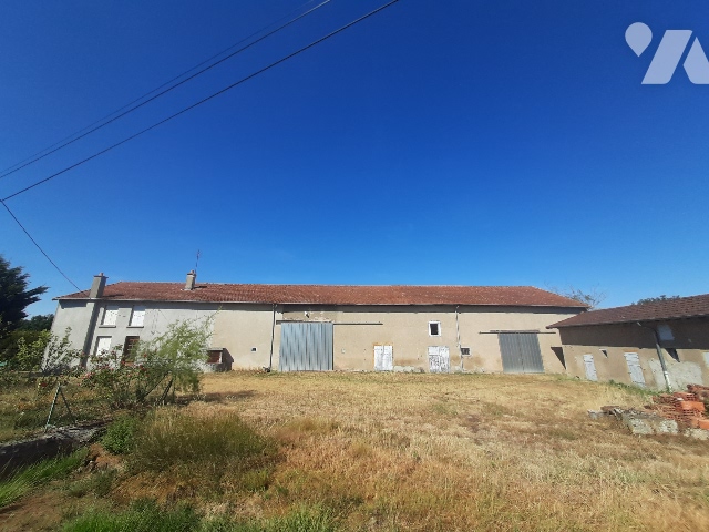 Maison 5 pièces 170 m² · à Chenay-le-Châtel · 170 m² · 120 000 €