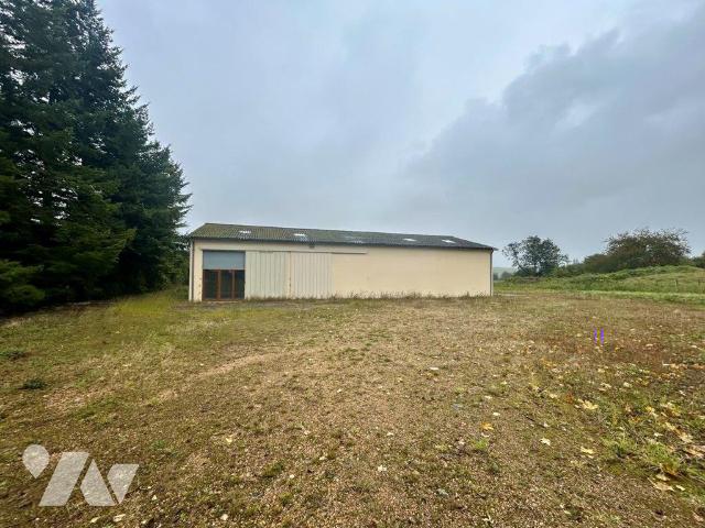 Parking 325 m² · à Cherré-Au · 325 m² · 145 000 €
