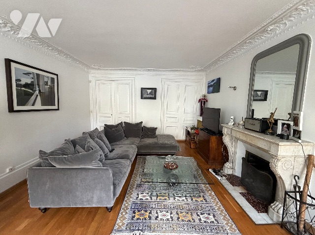 Appartement 5 pièces 117 m² · à Paris 11e Arrondissement · 116,9 m² · 1 056 730 €