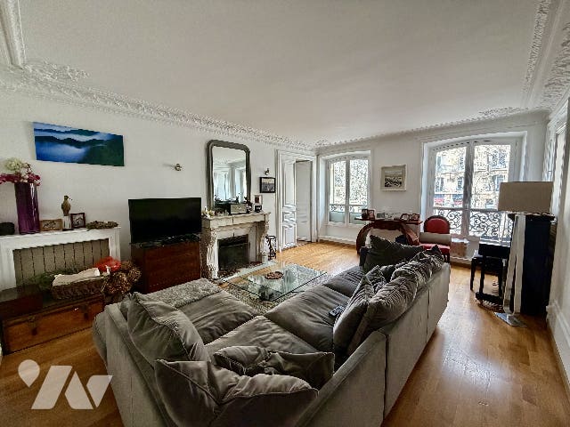 Appartement 5 pièces 117 m² · à Paris 11e Arrondissement · 116,9 m² · 1 056 730 €