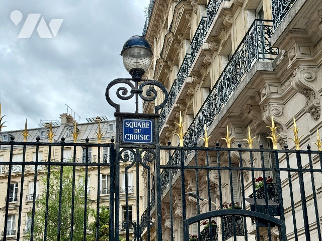 Appartement 5 pièces 128 m² · à Paris 15e Arrondissement · 127,8 m² · 1 350 000 €