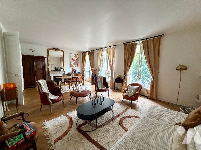 Appartement 5 pièces 128 m² · à Paris 15e Arrondissement · 127,8 m² · 1 350 000 €