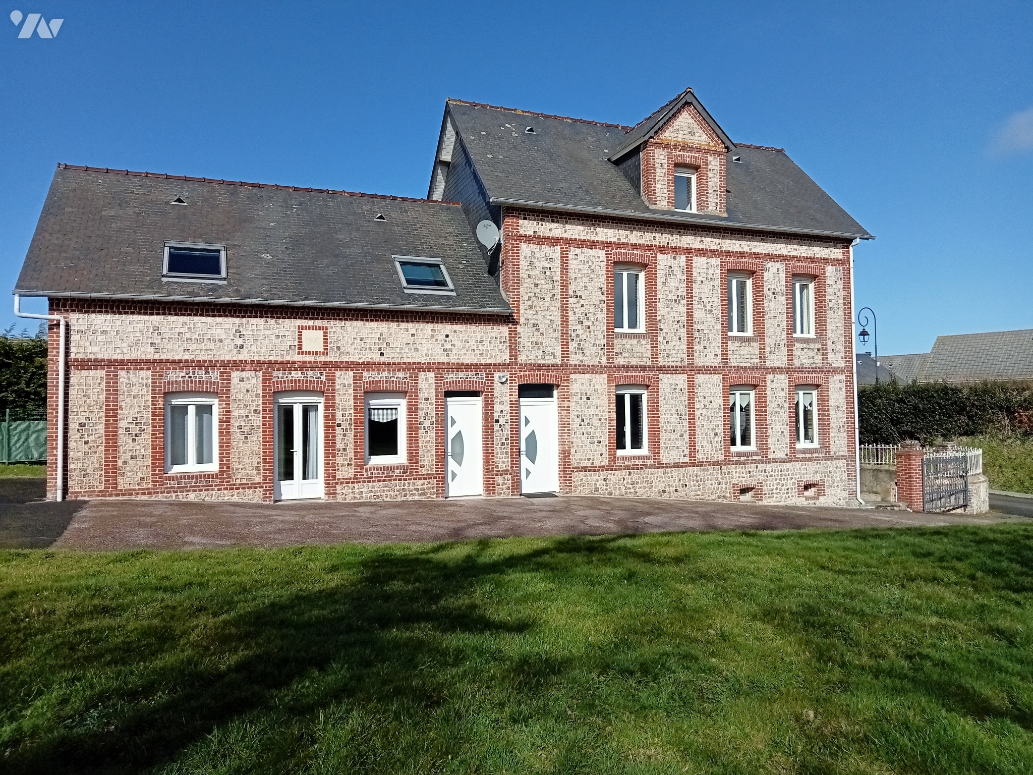 Maison 206m² — Életot