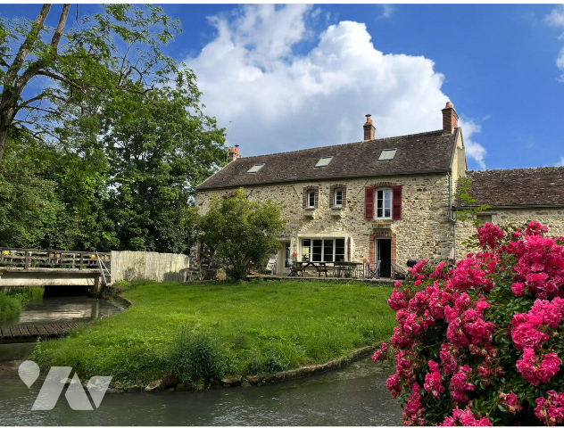 Maison 5 pièces 242 m² · à Dormelles · 242 m² · 840 000 €