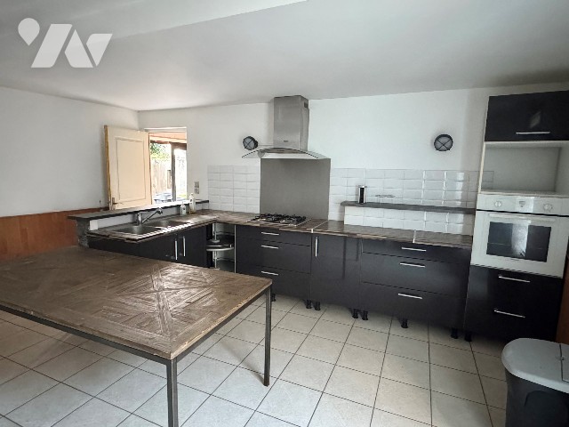 Maison 4 pièces 140 m² · à Saint-Varent · 140 m² · 69 350 €