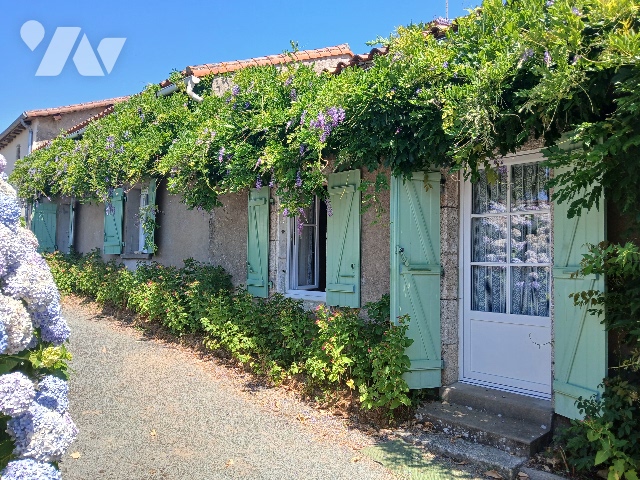 Maison 5 pièces 96 m² · à Fenioux · 96 m² · 79 500 €