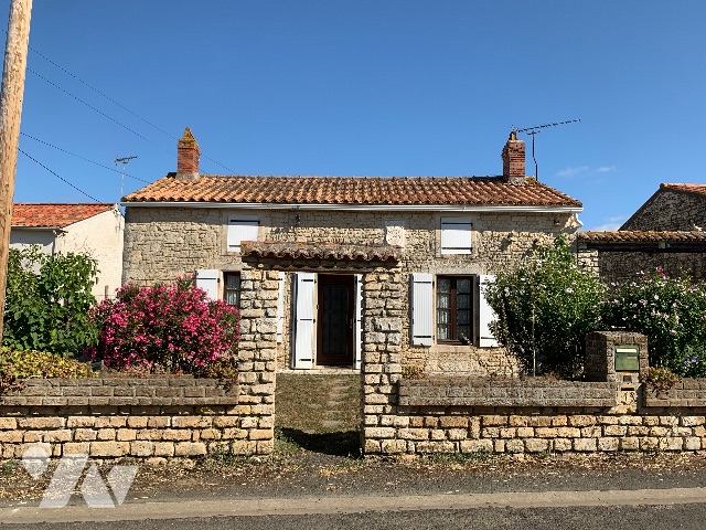 Vente - Maison / villa - NALLIERS - 89 m² - 8 pièces - 850352025M