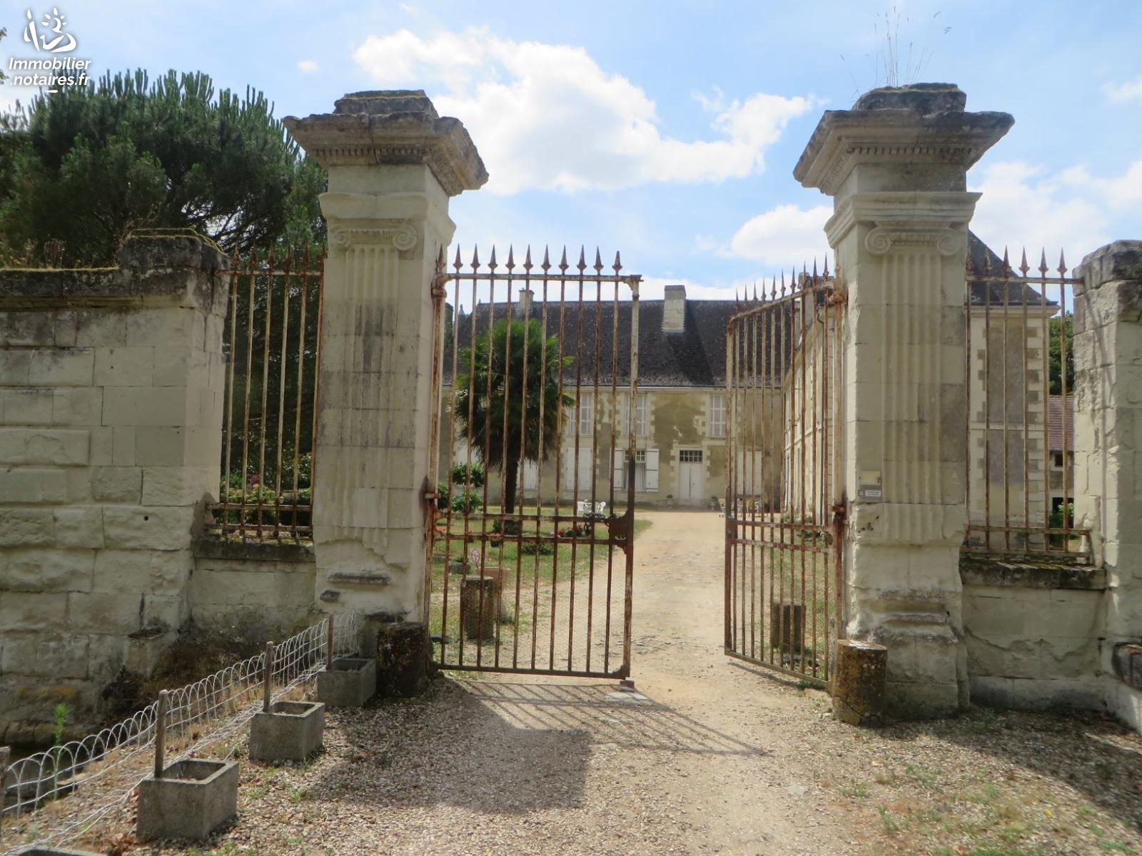 Maison 18 pièces 610 m² · à Saint-Genest-d'Ambière · 610 m² · 659 400 €