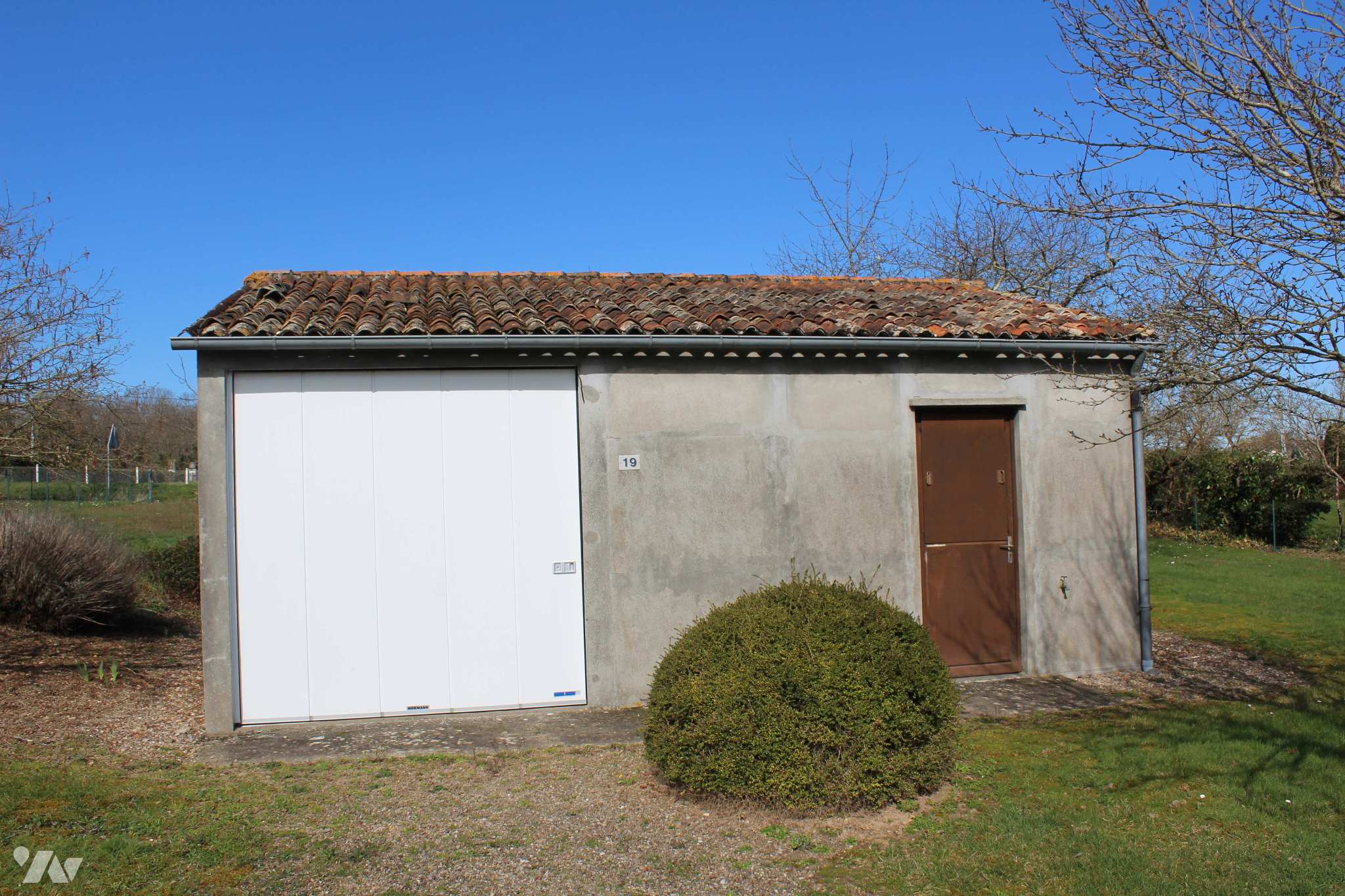 Garage 40m² — Bonneuil-Matours