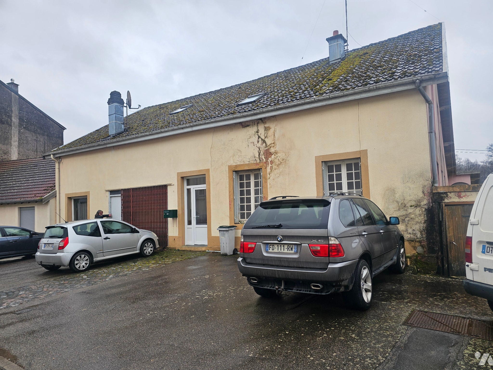 Immeuble 300m² — Uzemain