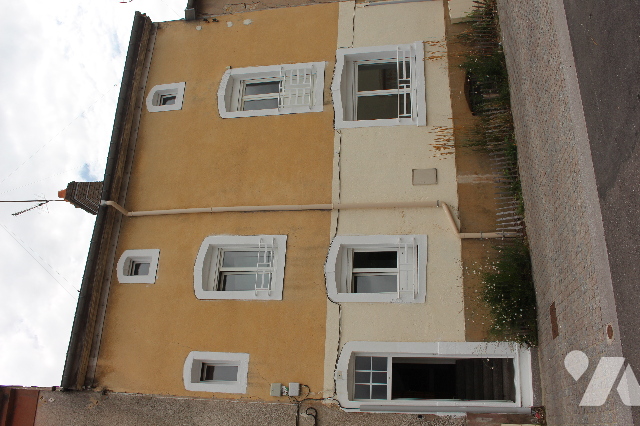 Maison 4 pièces 111 m² · à Charmes · 111 m² · 89 000 €