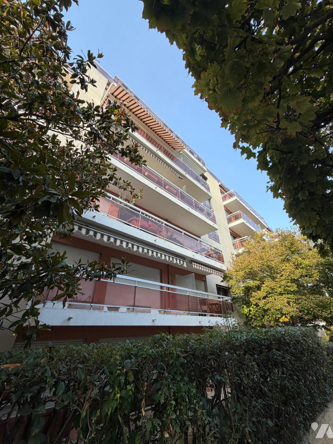 Appartement 2 pièces 52 m² · à Issy-les-Moulineaux · 52 m² · 370 000 €