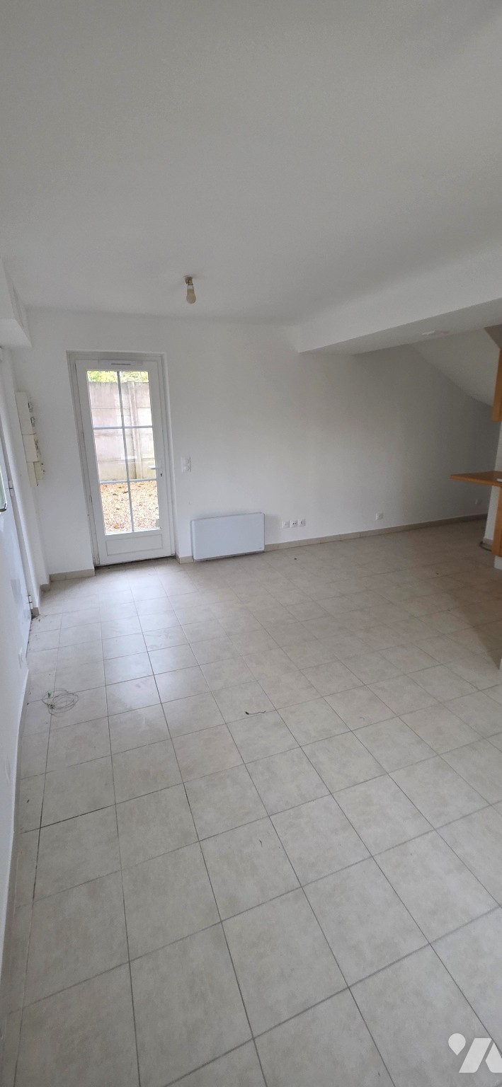 LOCATION appartement-FLEURY (60)