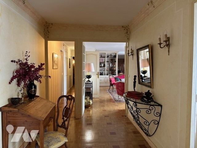 Appartement 5 pièces 136 m² · à Enghien-les-Bains · 136,1 m² · 531 400 €