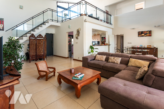 Maison 7 pièces 247 m² · à Saint-Benoît · 247 m² · 570 000 €