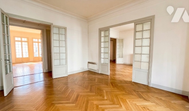 Appartement 6 pièces 153 m² · à Nice · 152,7 m² · 490 000 €