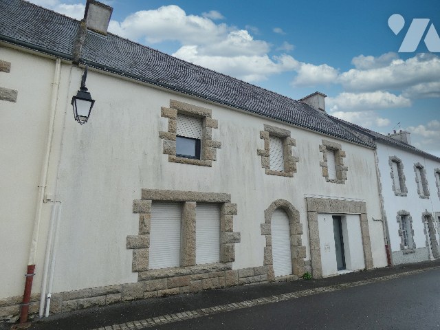 Maison 11 pièces 300 m² · à Pleyben · 300 m² · 199 000 €