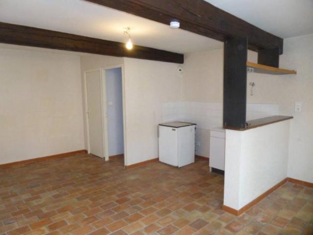 Location - Appartement - Châtillon-sur-Chalaronne - 30.00m² - 1 pièce - Ref : 01064-216234