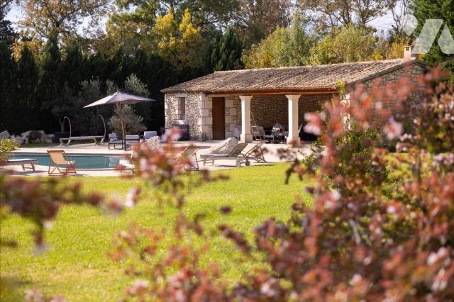 Vente - Maison / villa - NOVES - 246 m² - 7 pièces - 13071-1088918