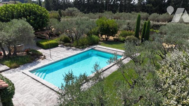 Maison 7 pièces 200 m² · à Paradou · 200 m² · 1 100 000 €