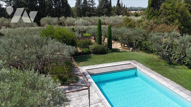 Maison 7 pièces 200 m² · à Paradou · 200 m² · 1 100 000 €