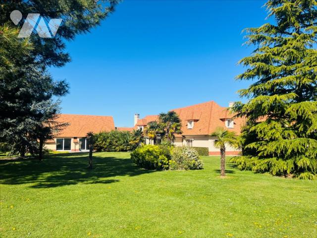 Maison 372m² — Saint-Martin-de-Fontenay