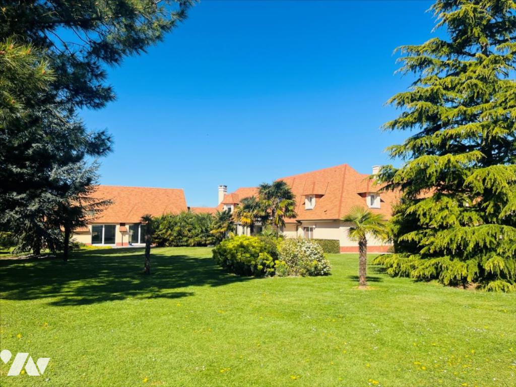 Maison 372m² — Saint-Martin-de-Fontenay