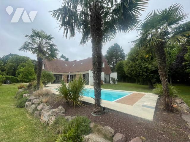 Maison 9 pièces 260 m² · à Mathieu · 260 m² · 815 000 €