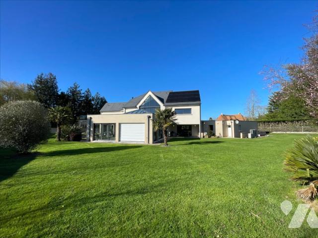 Maison 506m² — Saint-Contest