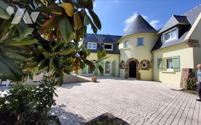 Maison 7 pièces 143 m² · à Carhaix-Plouguer · 143 m² · 270 000 €