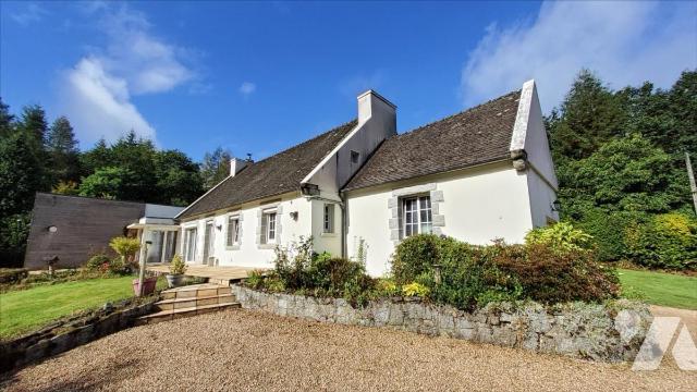 Maison 8 pièces 183 m² · à Huelgoat · 183 m² · 350 000 €