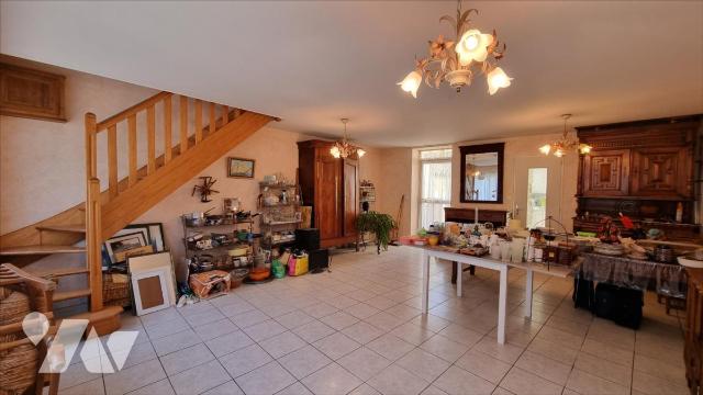 Maison 8 pièces 152 m² · à Callac · 152 m² · 105 000 €