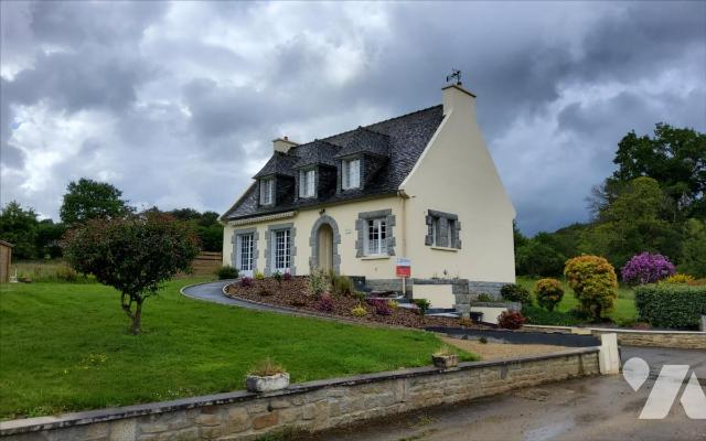 Maison 8 pièces 154 m² · à Poullaouen · 154 m² · 180 000 €