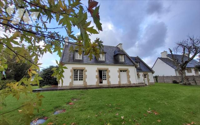 Maison 5 pièces 158 m² · à Carhaix-Plouguer · 158 m² · 210 000 €