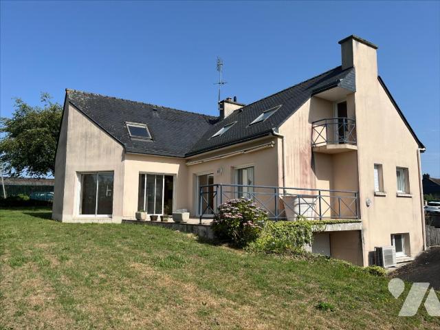 Maison 5 pièces 130 m² · à Callac · 130 m² · 220 000 €