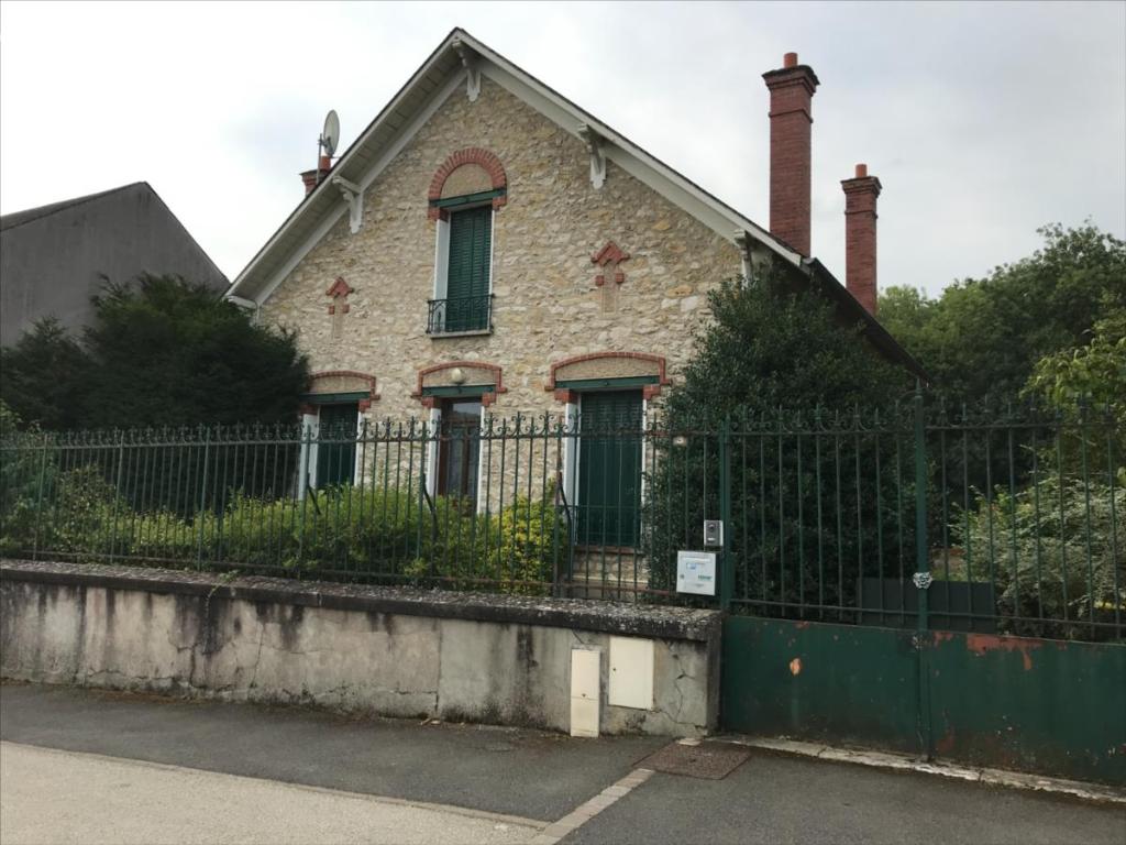 Maison 5 pièces 90 m² · à Malesherbois · 90 m² · 140 000 €
