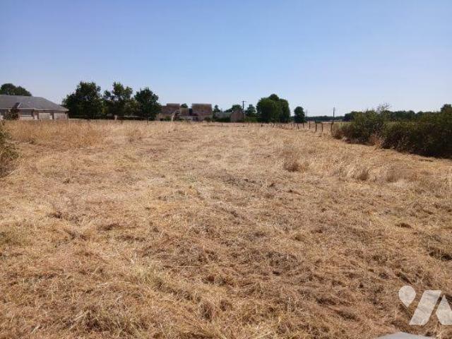 Terrain 1800 m² · à Breteuil · 1 800 m² · 45 000 €