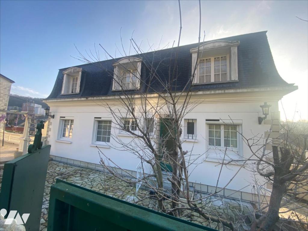 Maison 7 pièces 213 m² · à Lillebonne · 213 m² · 240 000 €