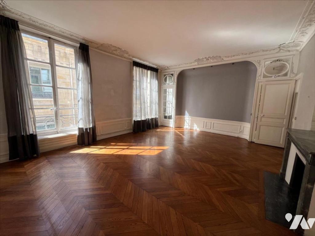 Appartement 4 pièces 143 m² · à Paris 1er Arrondissement · 143 m² · 1 891 500 €