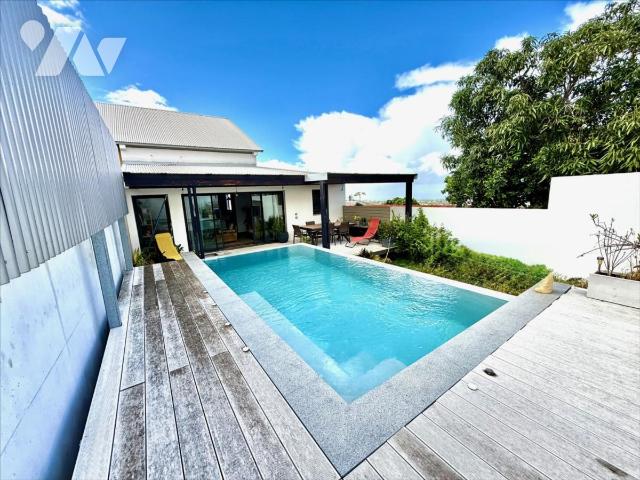 Maison 9 pièces 340 m² · à Saint-Louis · 339,7 m² · 610 000 €