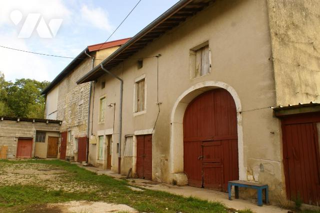Local divers 790m² — Simandre-sur-Suran