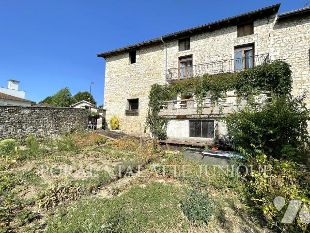 Maison 8 pièces 265 m² · à Poncin · 265 m² · 240 000 €