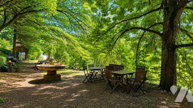 Maison 217m² — Montanges