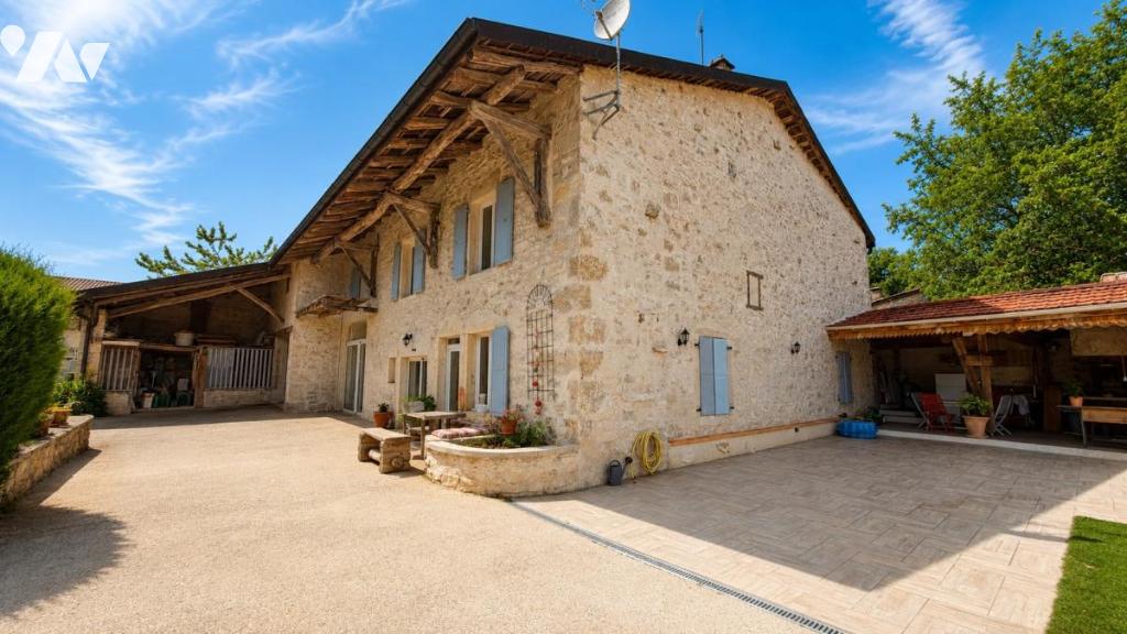 Maison 7 pièces 187 m² · à Ceignes · 187 m² · 372 000 €