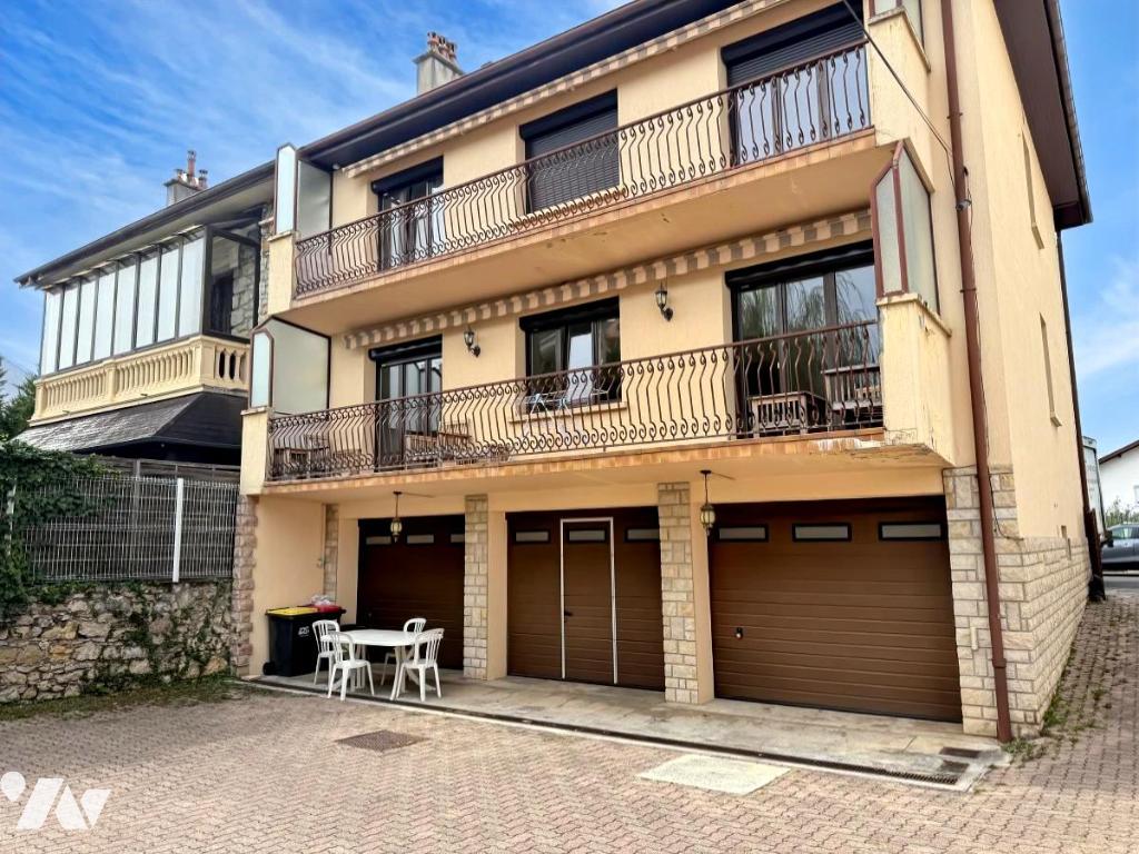 Maison 207 m² · à Oyonnax · 207 m² · 245 000 €