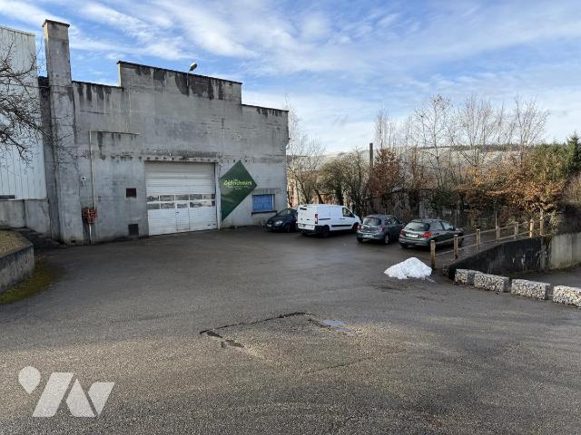 Local divers 890m² — Oyonnax