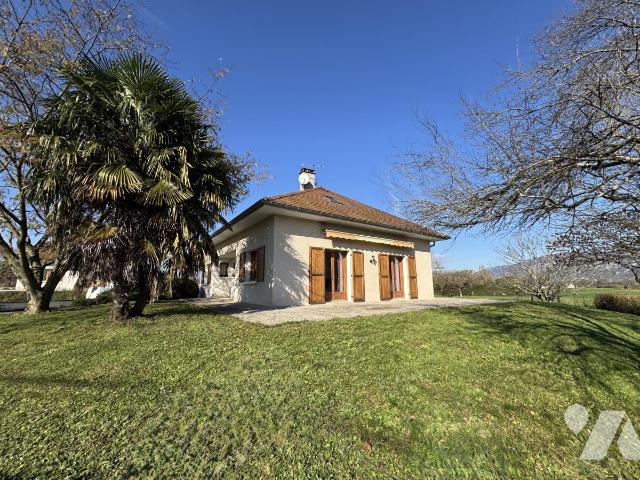 Maison 204m² — Peyrieu